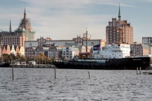 Temposünder, die einem Blitzer in Rostock ins Netz gehen, müssen mit Sanktionen rechnen.