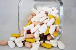 Die Dosis ist nicht entscheidend: Mit Tilidin Autofahren ist strafbar.