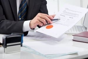 Wenn Sie ein Auto als EU-Reimport beim deutschen Händler kaufen, entfällt der Aufwand für Überführung & Co.