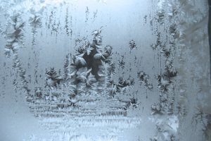 Fahrradfahren im Winter erfordert durch Schnee und Glätte besondere Aufmerksamkeit.