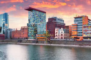 Vor dem Besuch der Kfz-Zulassungsstelle in Düsseldorf muss ein Termin online vereinbart werden. 