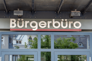 Besuchen Sie das Bürgerbüro Zittau als Kfz-Zulassungsstelle Zittau zu den Öffnungszeiten, um Ihr Fahrzeug zuzulassen.