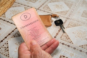 Mit dem Motorrad fahren ohne speziellen Führerschein: Der Autoführerschein ermöglicht es.