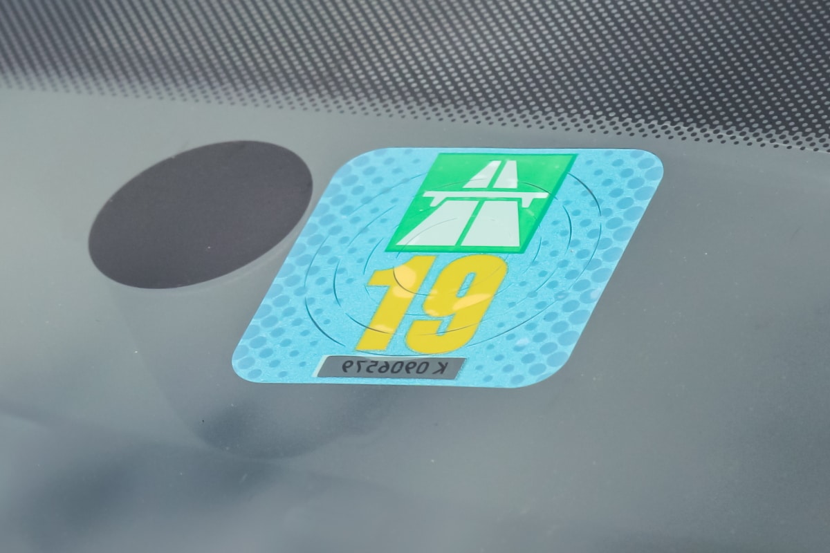 Maut in der Schweiz: Eine Vignette ist auf Autobahnen Pflicht.