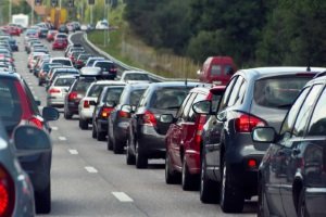 Ein vernetztes Automobil kann den Verkehrsfluss verbessern.