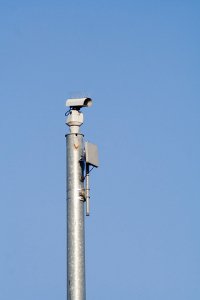 Oft kontrollieren Beamte mittels Videoüberwachung, ob der Abstand eingehalten wird.