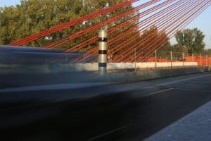 Welche ist die beste Art, die Blitzer-App zu nutzen? Sowohl Akustik als auch visuelle Signale haben Vorteile.